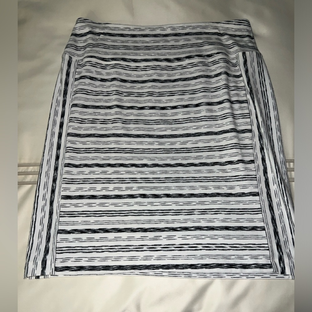 J. Jill Wearever Collection Smooth-fit pencil skirt size M